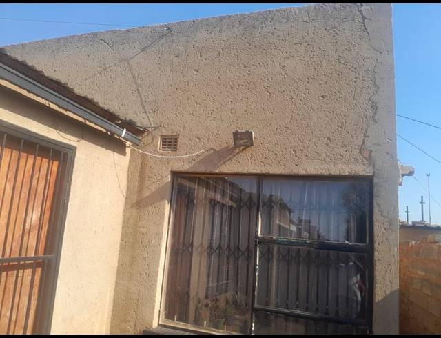 2 BEDROOM HOUSE FOR SALE IN GREENFIELD